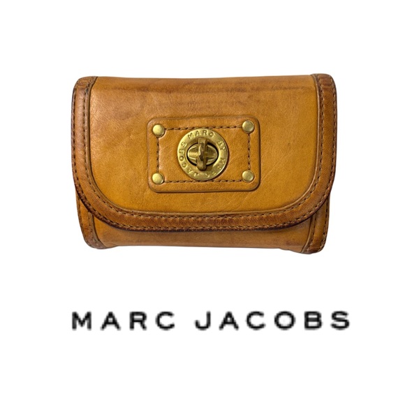 🔥 LOW START Marc Jacobs Brown Leather Turn lock Wallet with Gold Accents - Picture 12 of 12